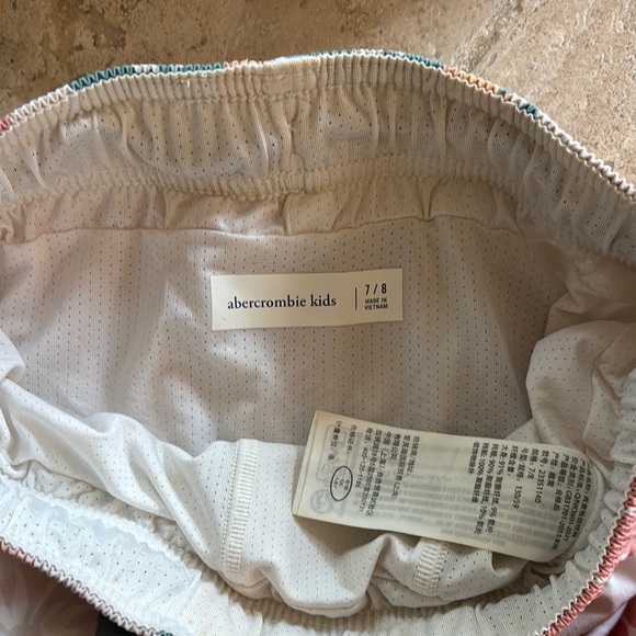 Abercrombie & Fitch Leafy Print Shorts in Peach and Teal - Picture 3 of 3